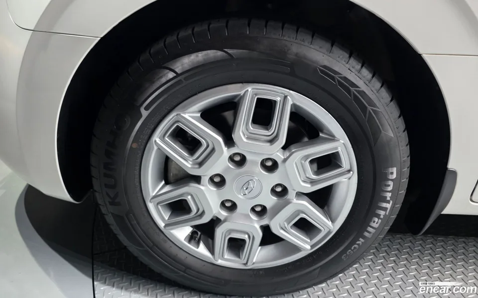 Hyundai Staria 5 2022 — thumbnail 2