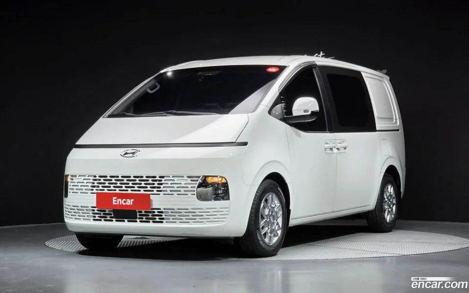 Hyundai Staria 5 2022 — photo 1, buy with delivery to Moscow