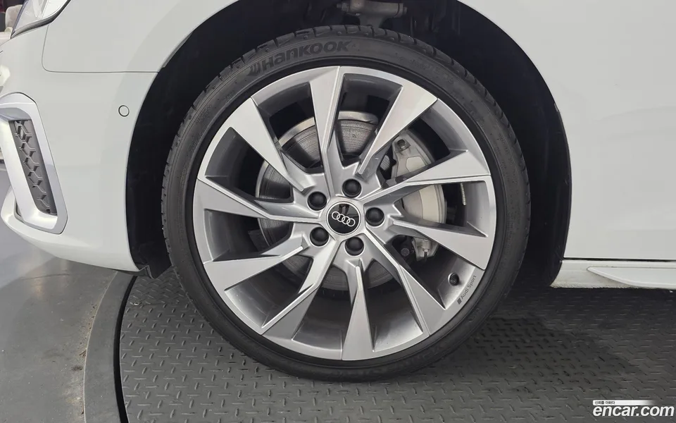 Audi A4 45 TFSI 2023 — thumbnail 5