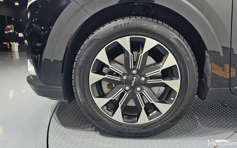 Kia Carnival 9 2023 — thumbnail 2
