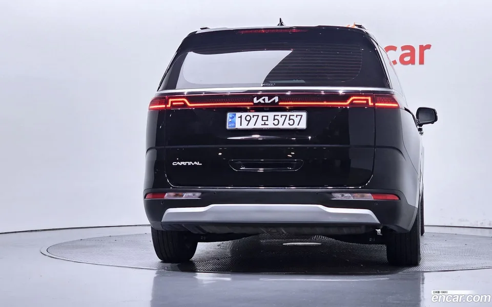 Kia Carnival 9 2023 — thumbnail 4