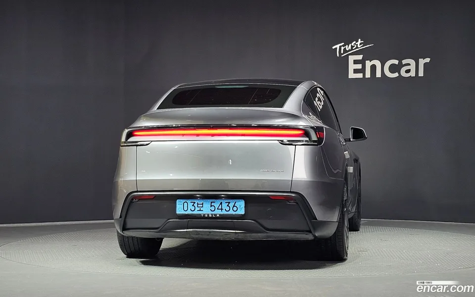 Tesla Model Y AWD 2025 — thumbnail 4