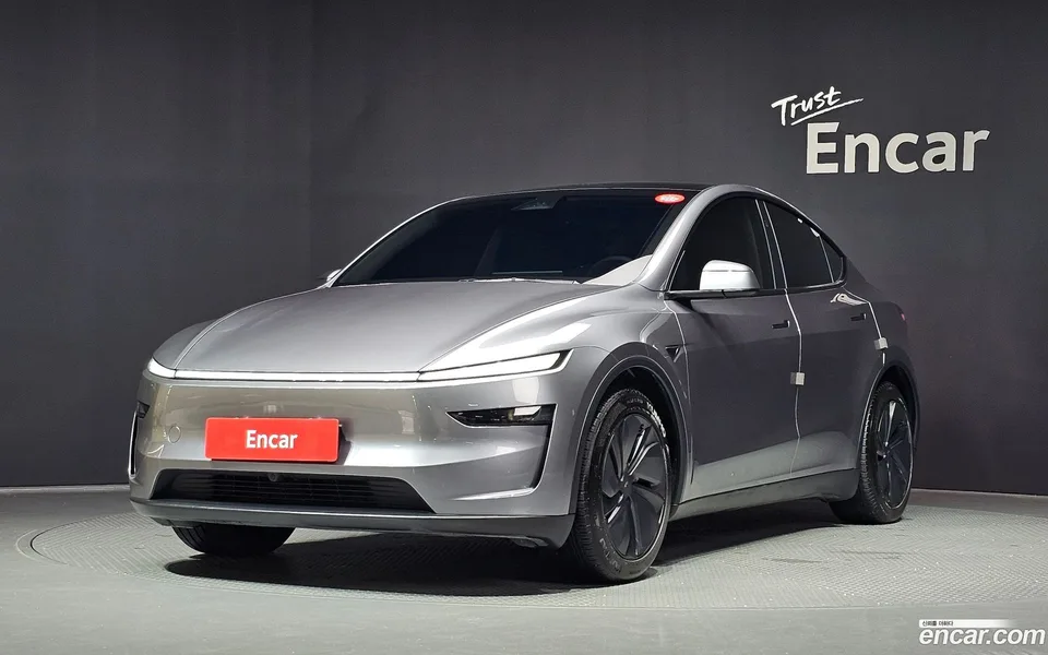 Tesla Model Y AWD 2025 — photo 1, buy with delivery to Moscow
