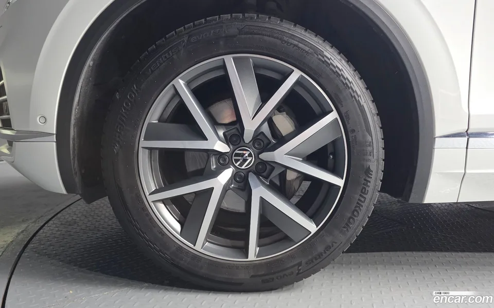 Volkswagen Touareg 3.0 TDI 2023 — миниатюра 5