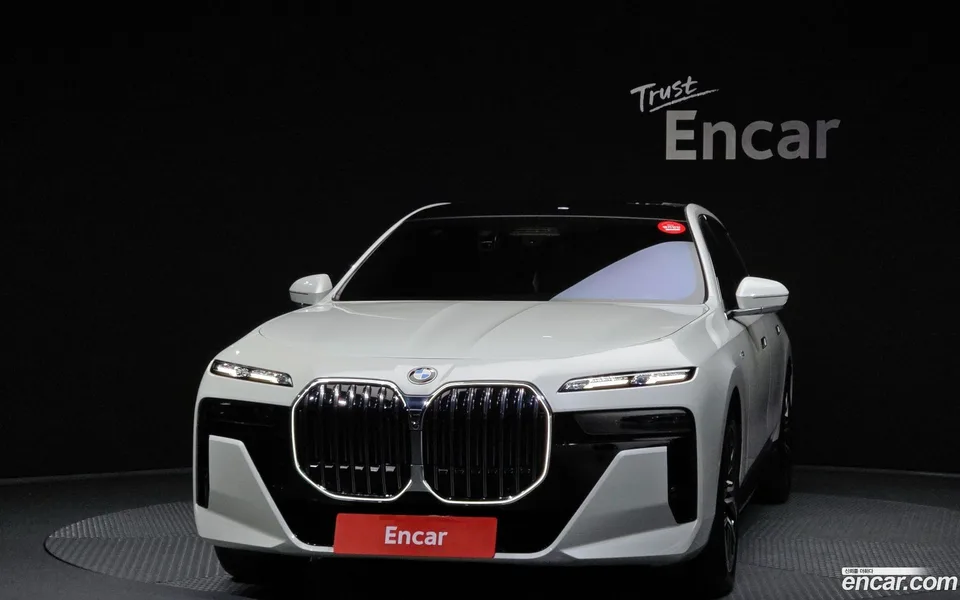 BMW 7 Series 740d xDrive M 2023 — thumbnail 3