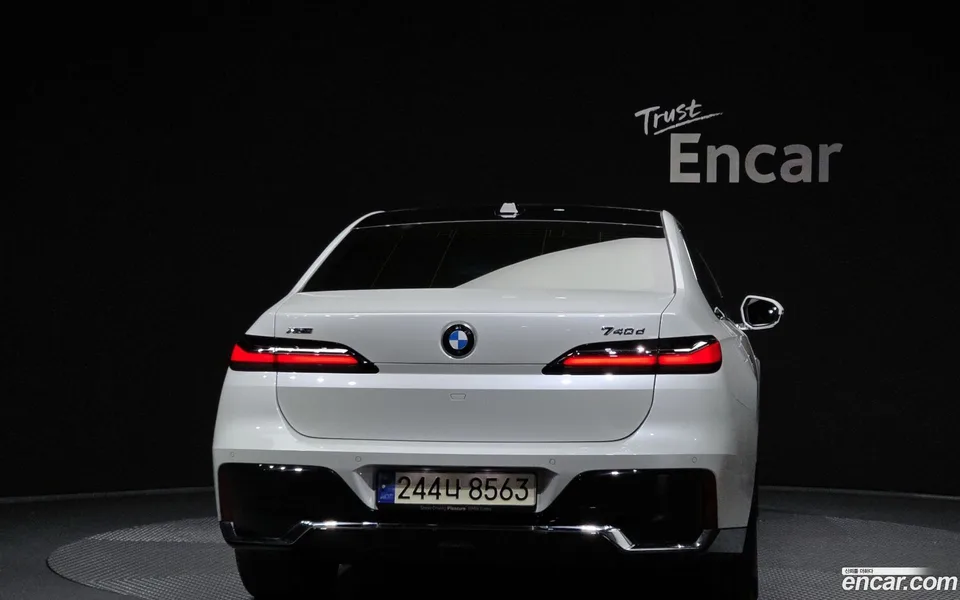 BMW 7 Series 740d xDrive M 2023 — thumbnail 4