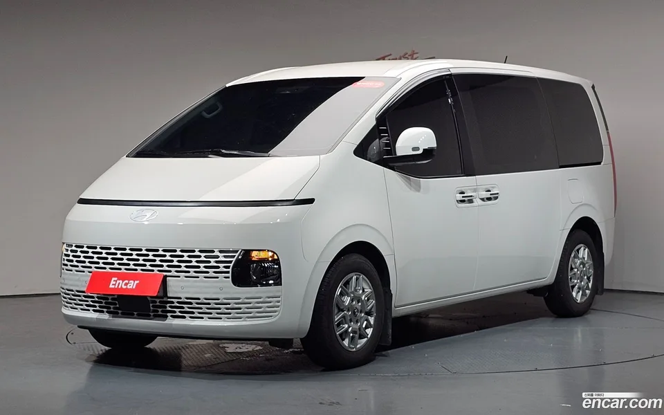 Hyundai Staria HEV 1.6 5 2025 — фото 1, купить с доставкой в Москву