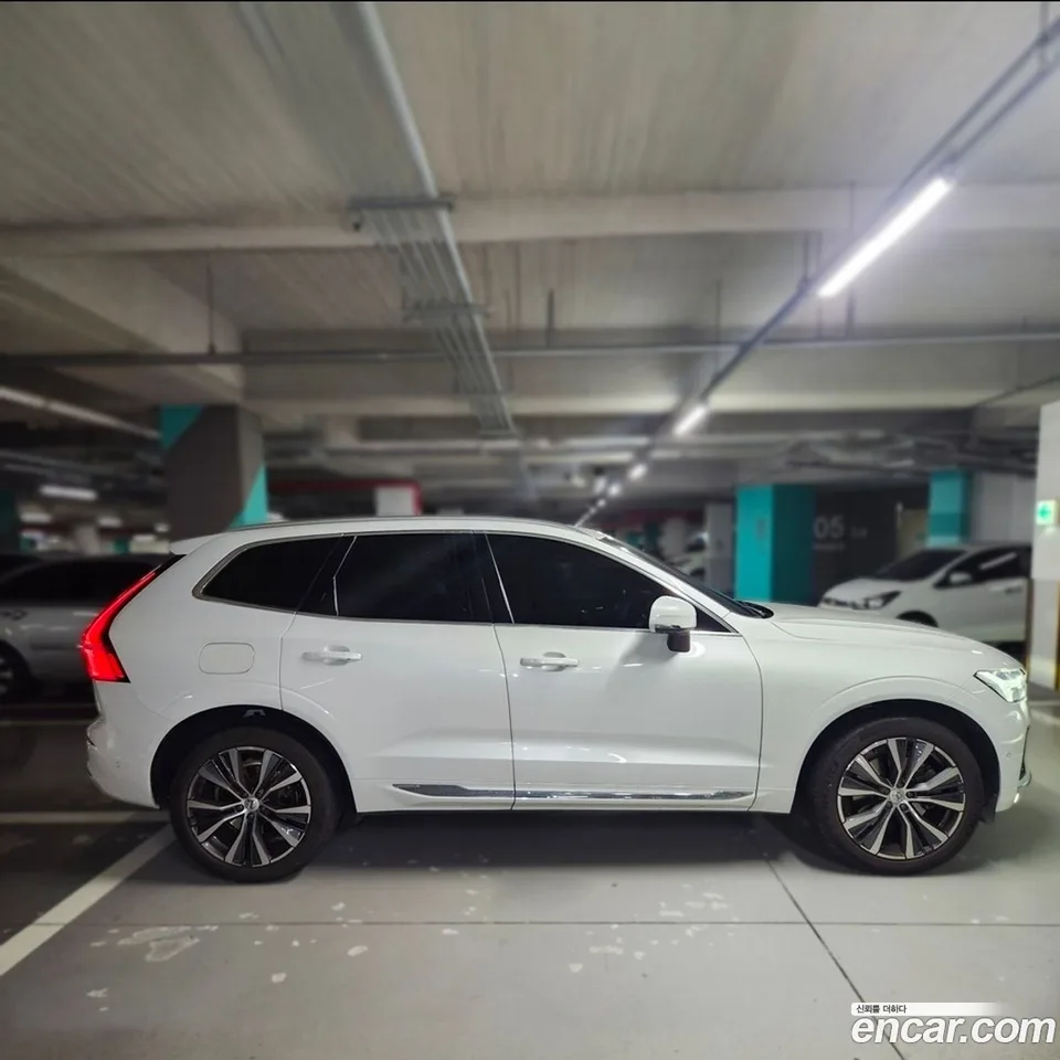 Volvo XC60 B6 2022 — thumbnail 3