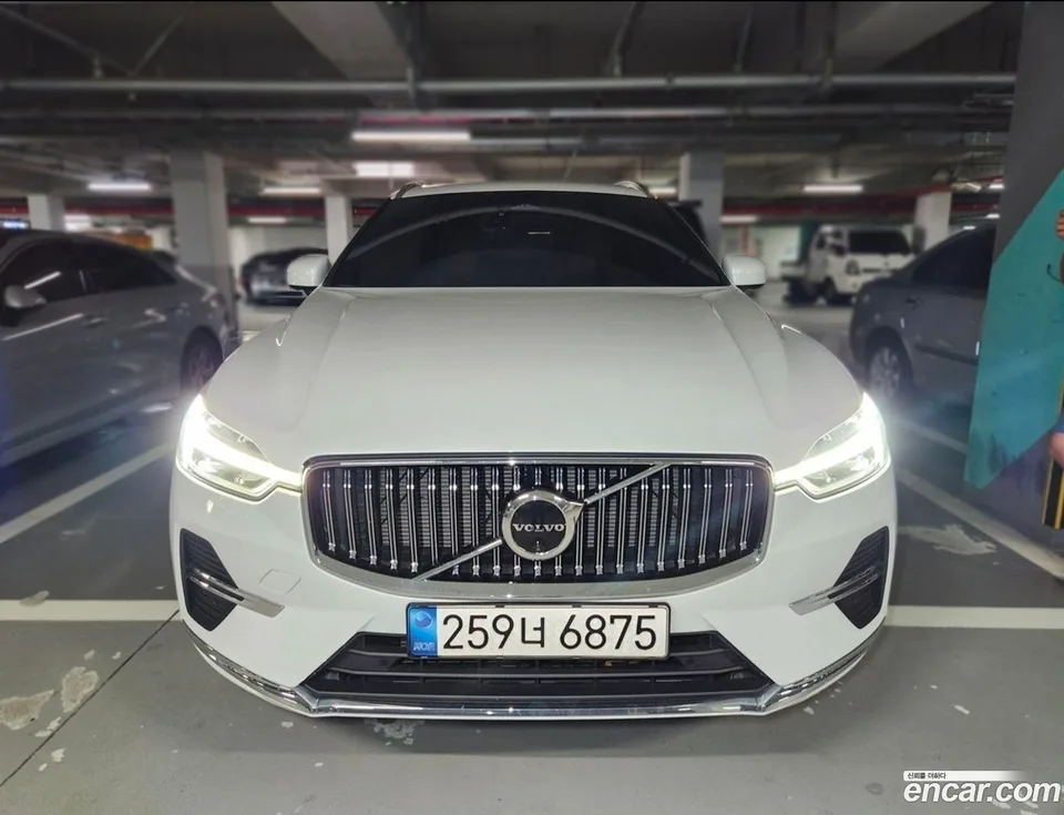 Volvo XC60 B6 2022 — photo 1, buy with delivery to Moscow