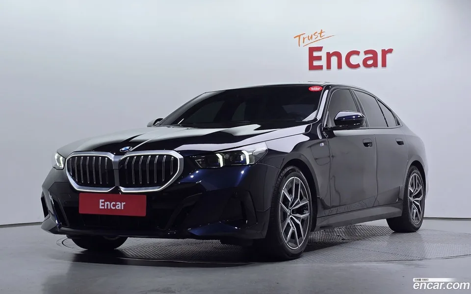 BMW 5 Series 520i M 2023 — photo 1, buy with delivery to Moscow