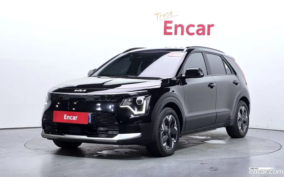 Kia Niro EV 2023 — photo 1, buy with delivery to Moscow