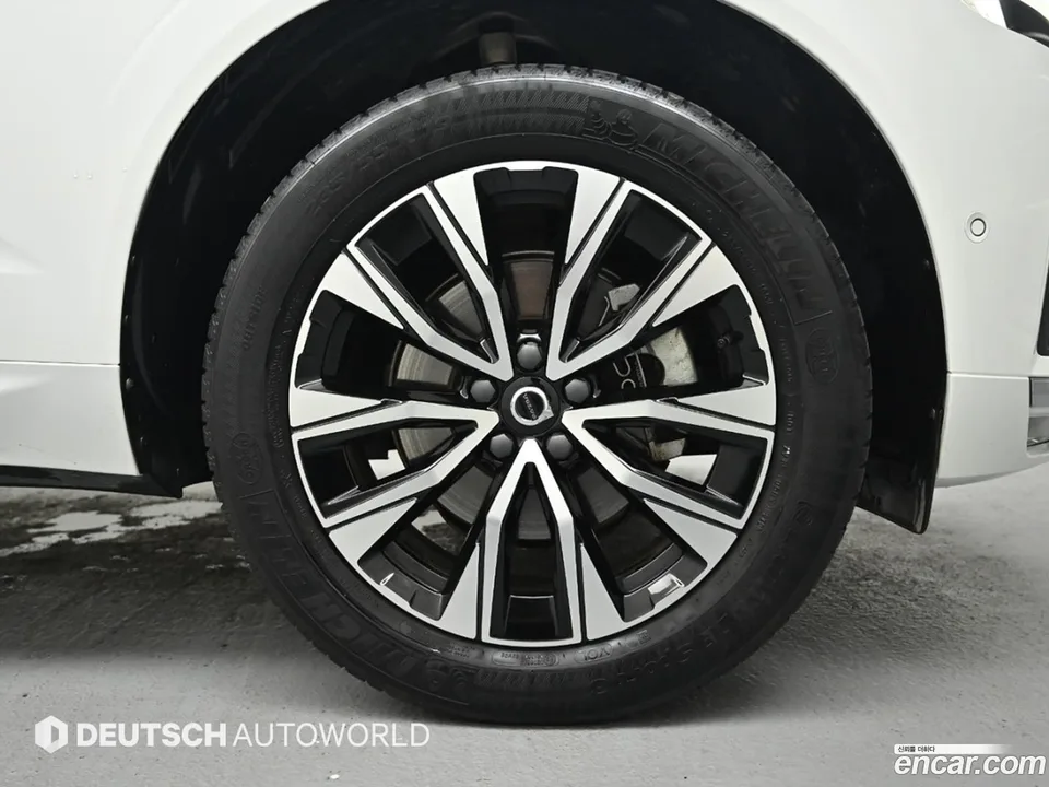 Volvo XC60 B5 2023 — thumbnail 5