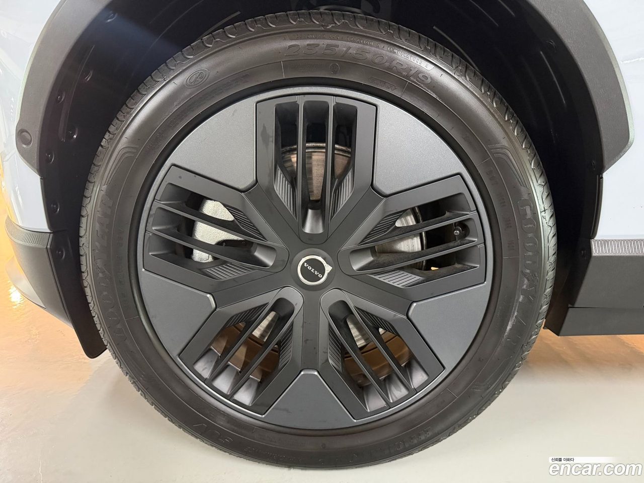 Volvo EX30 Cross Country 2025 — 2
