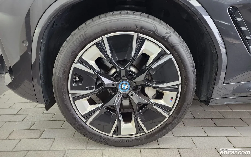 BMW iX3 M 2023 — миниатюра 2