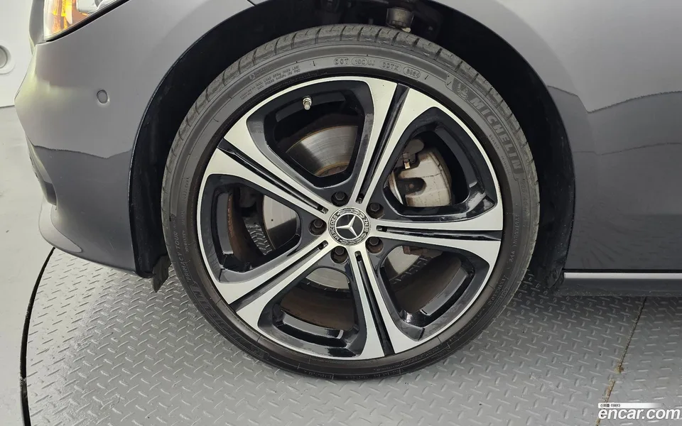 Mercedes-Benz C-Class C300 4MATIC 2023 — thumbnail 2