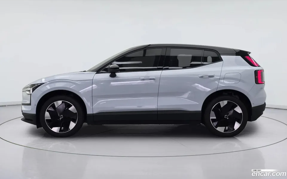 Volvo EX30 2025 — thumbnail 3