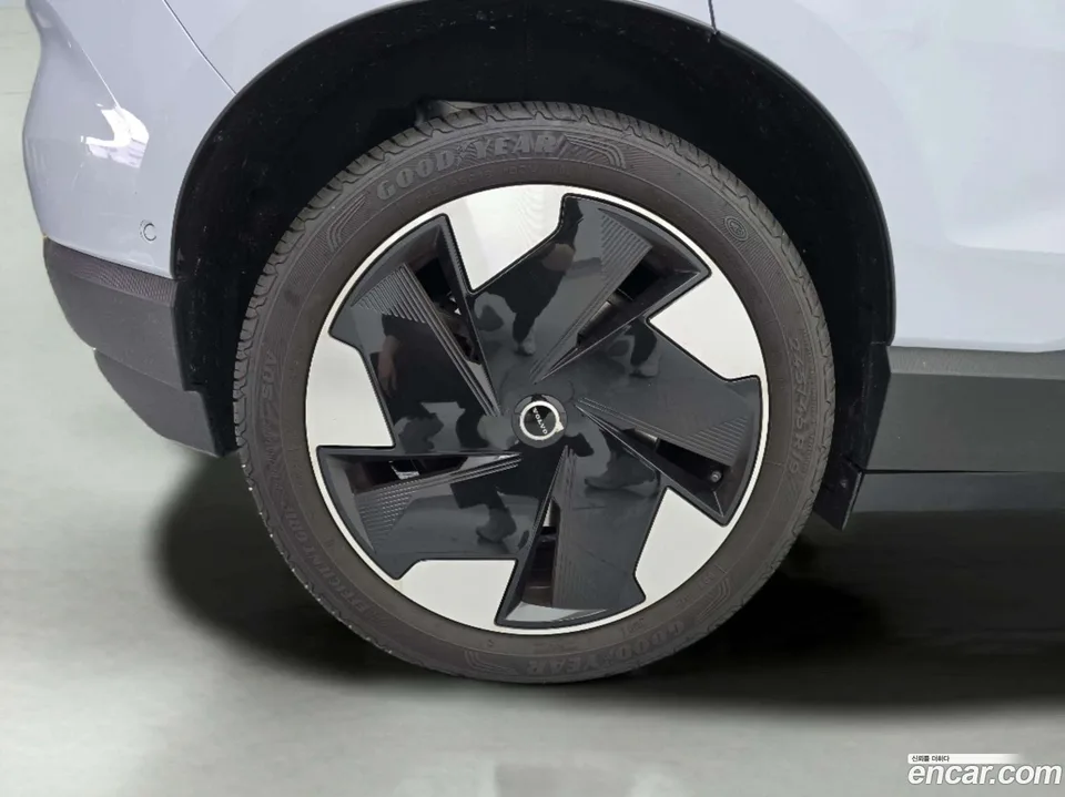 Volvo EX30 2025 — thumbnail 5