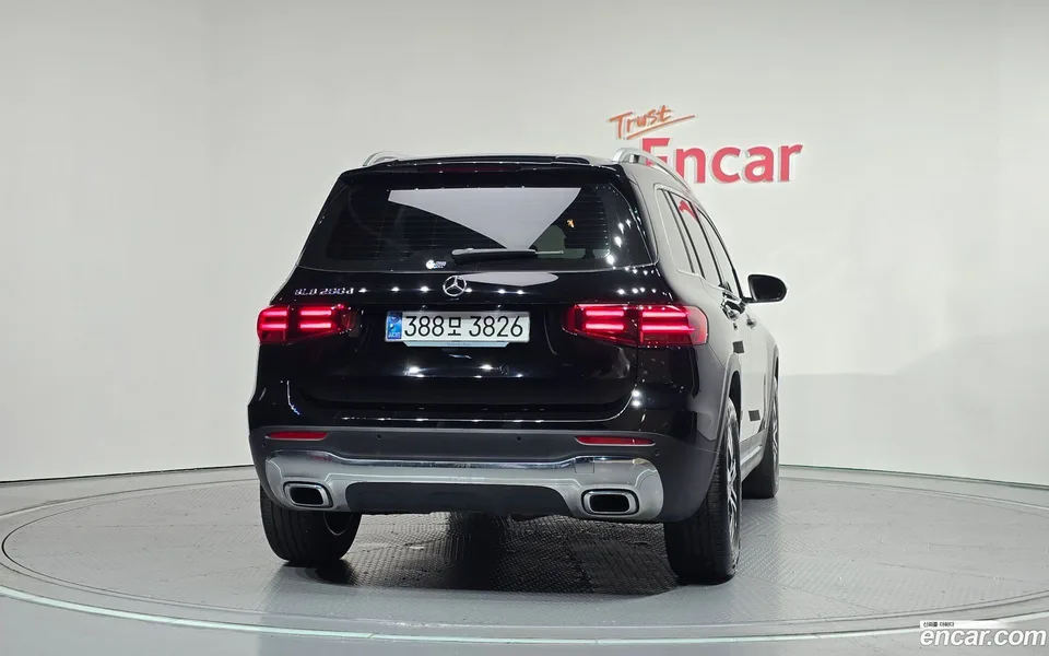 Mercedes-Benz GLB-Class GLB200 d 2024 — thumbnail 4