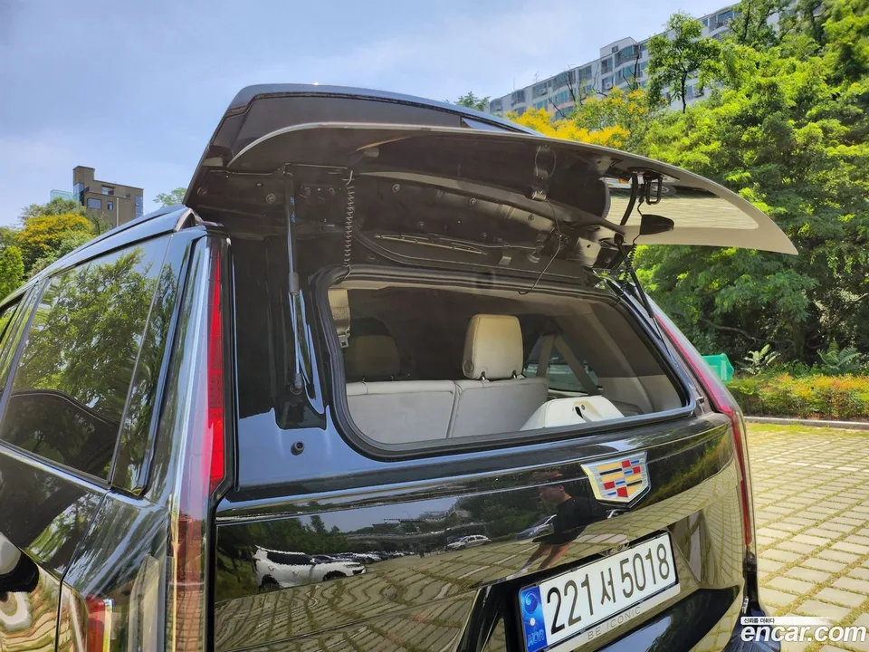 Cadillac Escalade 6.2 2023 — thumbnail 2