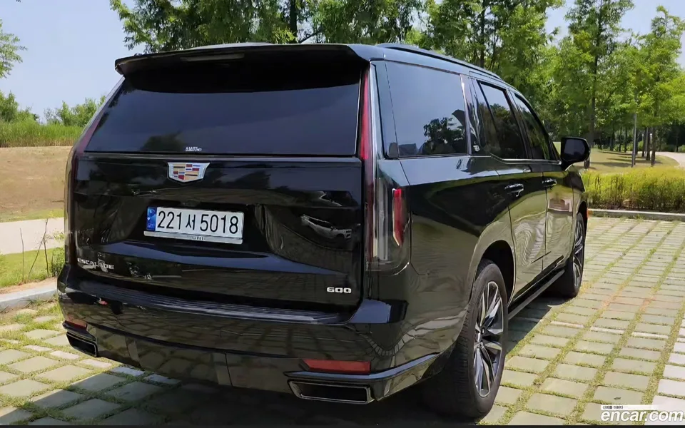 Cadillac Escalade 6.2 2023 — thumbnail 3