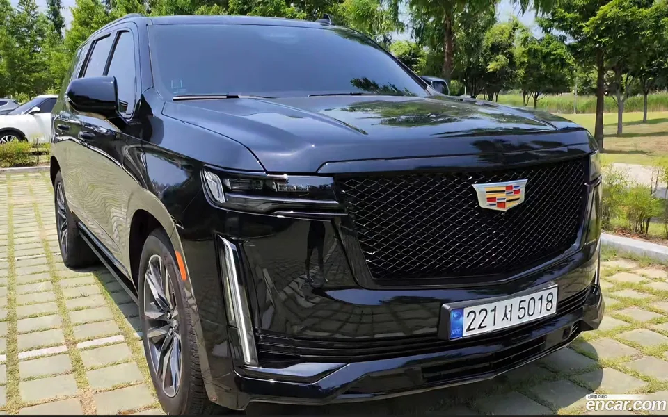 Cadillac Escalade 6.2 2023 — photo 1, buy with delivery to Moscow