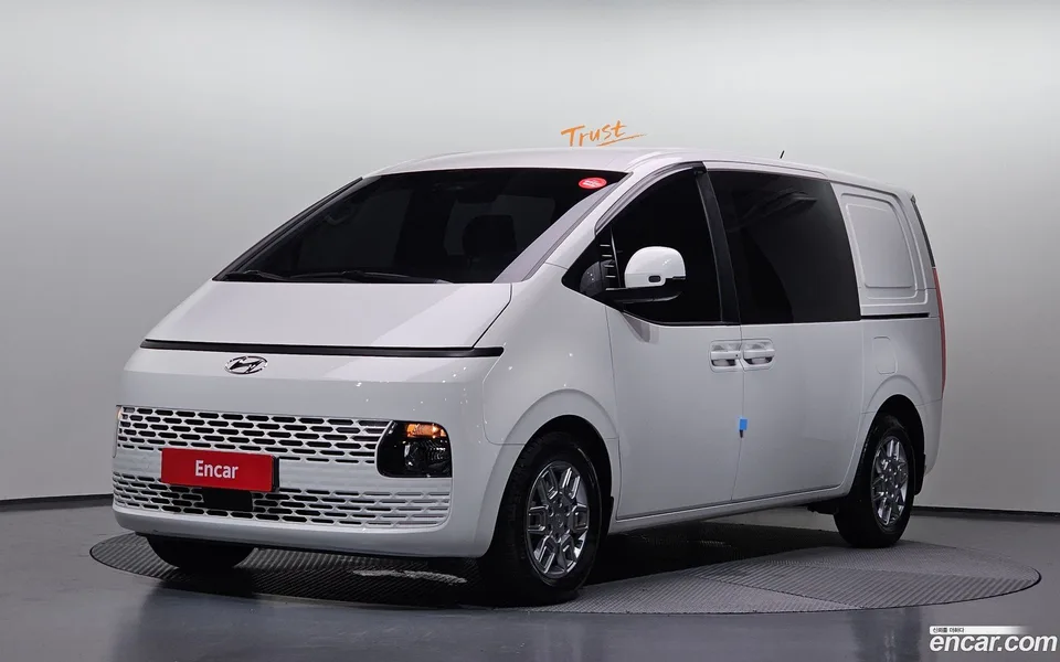 Hyundai Staria 5 2022 — photo 1, buy with delivery to Moscow