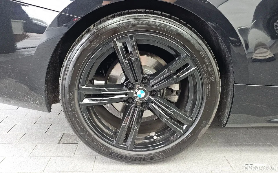 BMW 4 Series 420i M 2022 — thumbnail 2