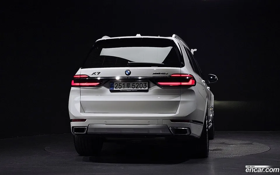BMW X7 xDrive 40d 7 2025 — thumbnail 4