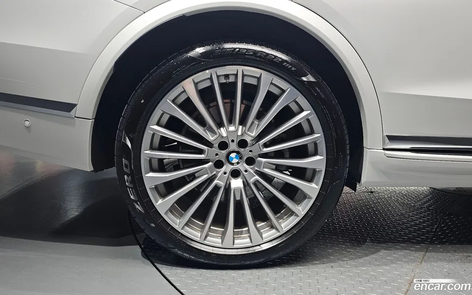 BMW X7 xDrive 40d 7 2025 — thumbnail 5