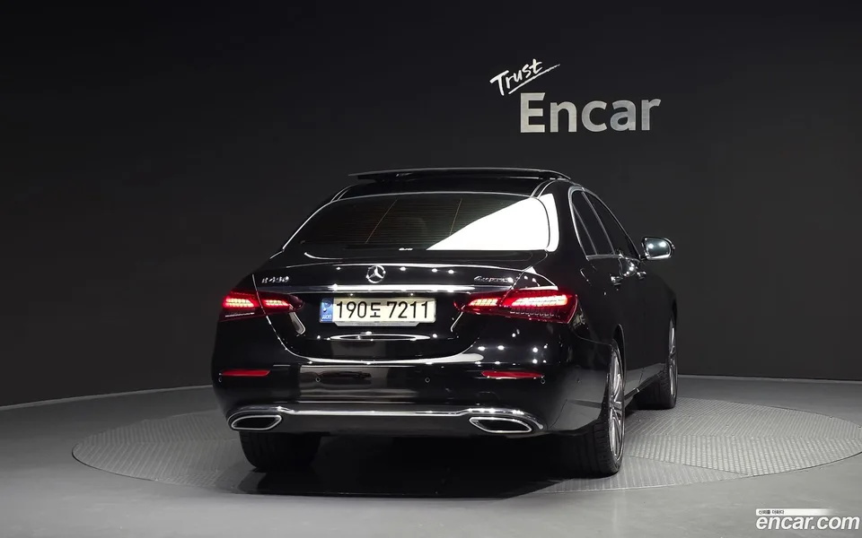Mercedes-Benz E-Class E450 4MATIC 2022 — thumbnail 4
