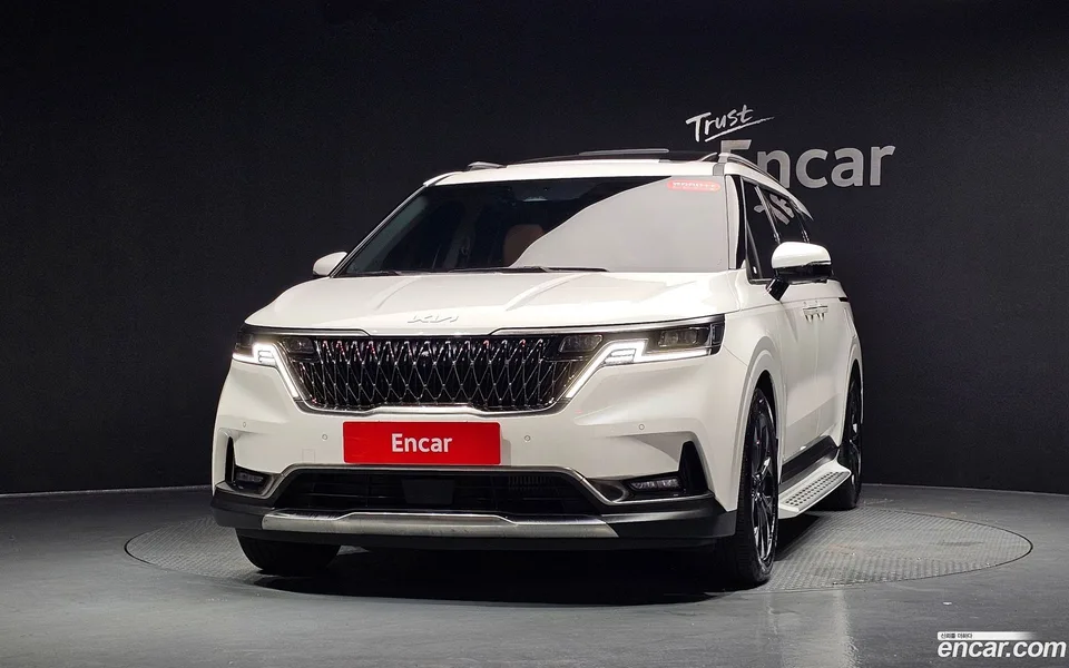Kia Carnival 7 2023 — thumbnail 3
