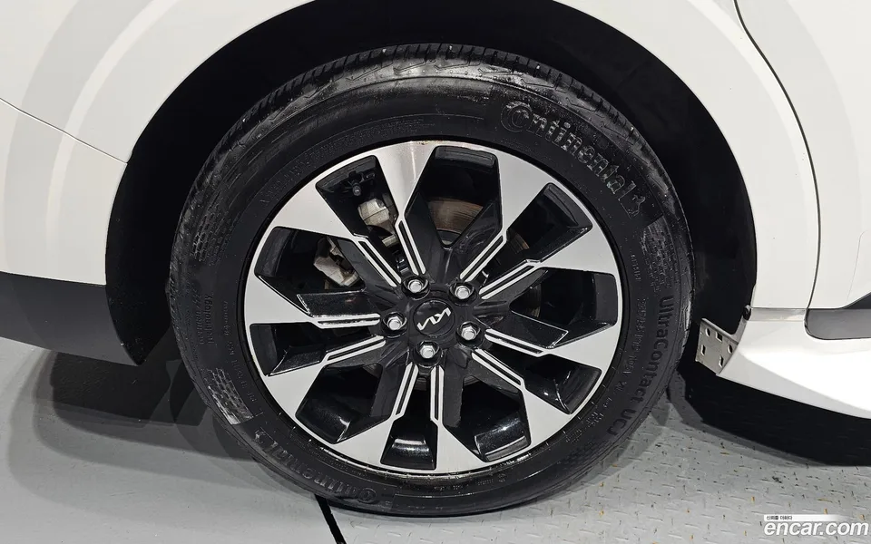 Kia Carnival 7 2023 — thumbnail 5
