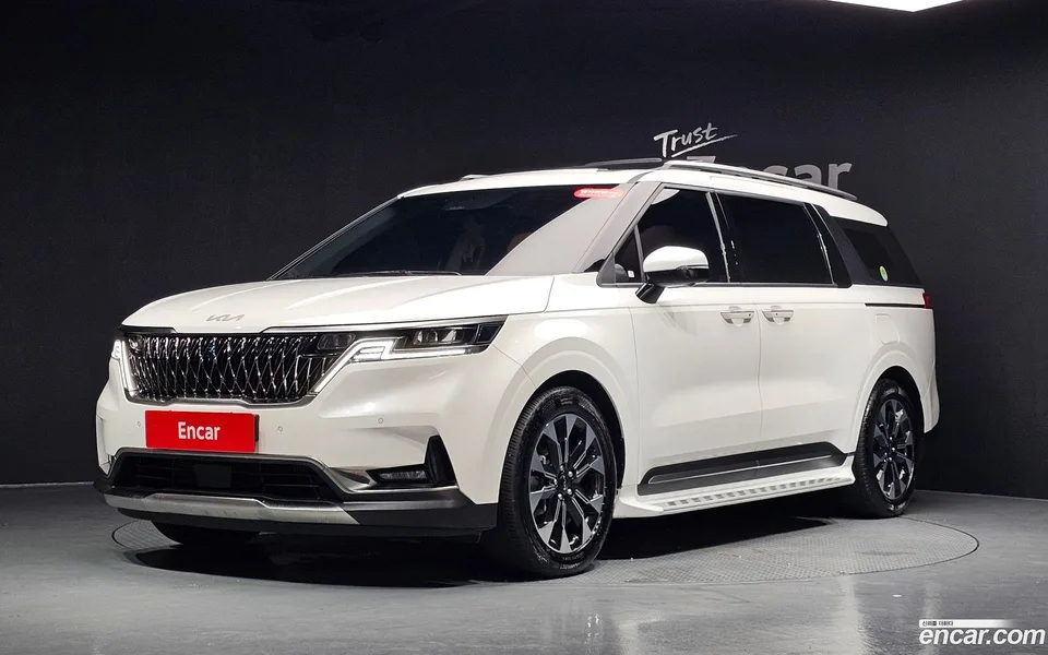 Kia Carnival 7 2023 — photo 1, buy with delivery to Moscow