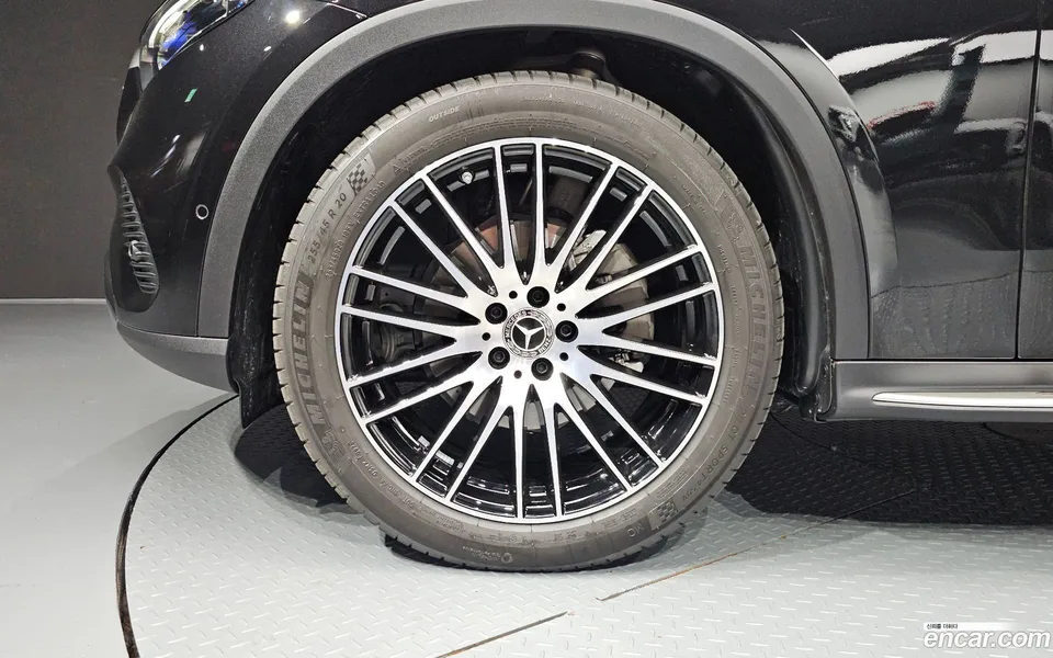 Mercedes-Benz GLC-Class GLC300 4MATIC 2025 — thumbnail 2