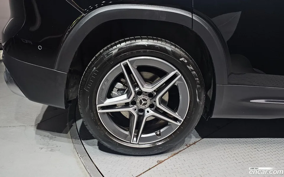 Mercedes-Benz GLB-Class GLB250 4MATIC 2023 — thumbnail 2