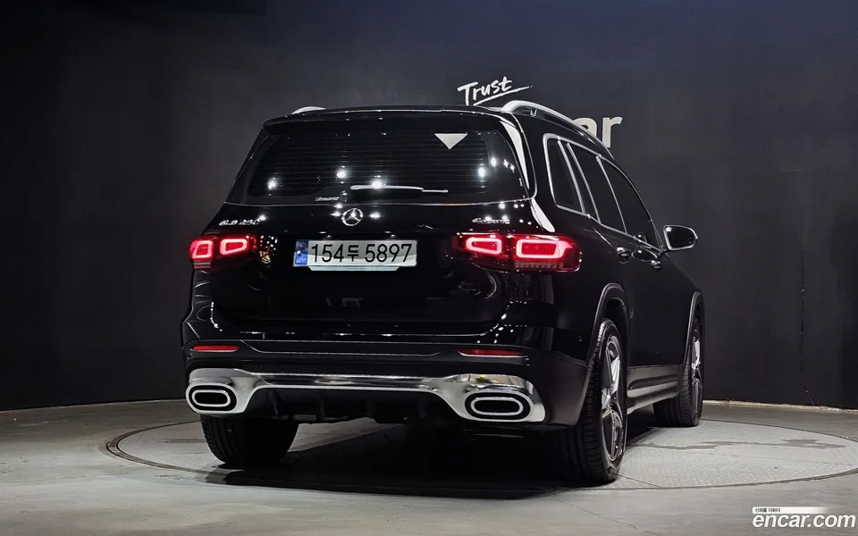 Mercedes-Benz GLB-Class GLB250 4MATIC 2023 — thumbnail 4