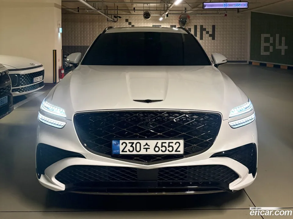 Genesis GV70 2.5T 2WD 2024 — photo 1, buy with delivery to Moscow