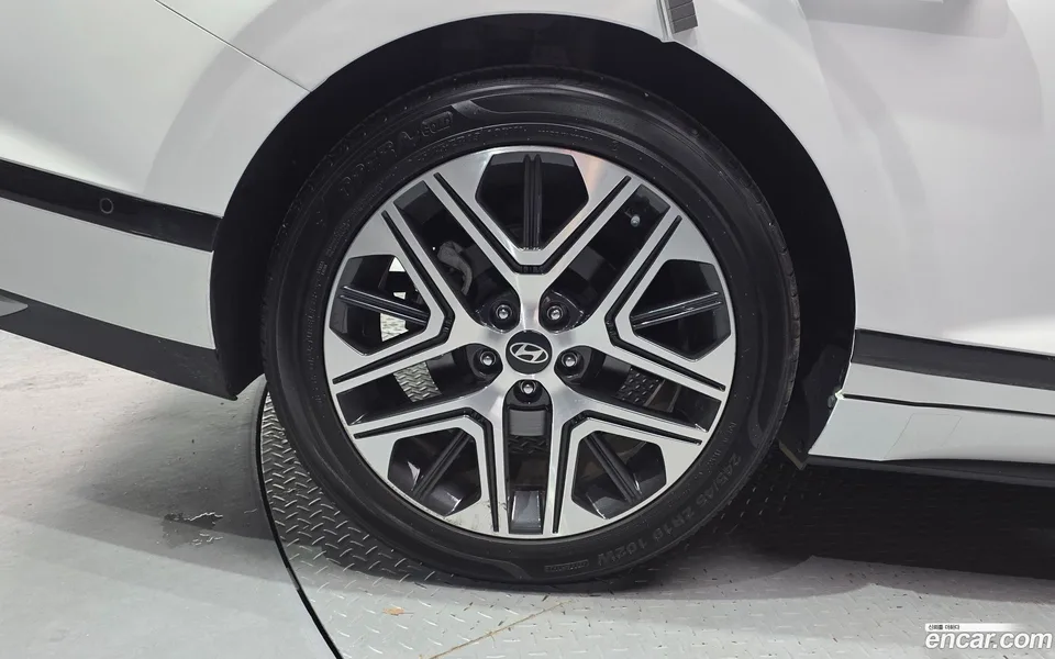 Hyundai Grandeur 2.5 2WD 2023 — thumbnail 2