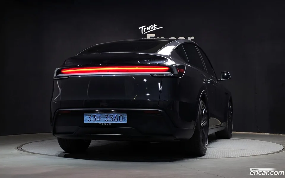 Tesla Model Y RWD 2025 — thumbnail 4