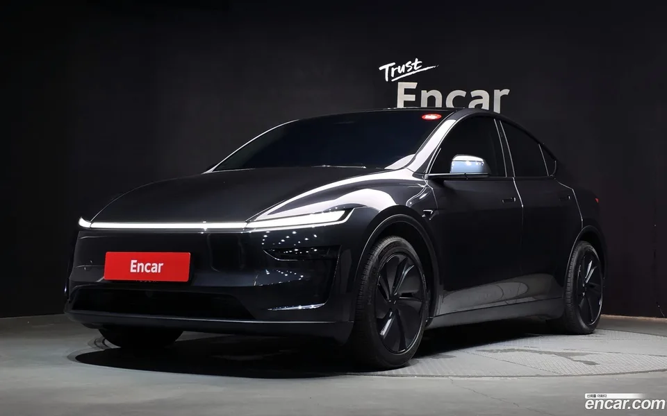 Tesla Model Y RWD 2025 — photo 1, buy with delivery to Moscow