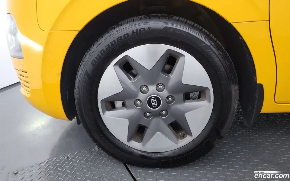 Hyundai Staria L3.5 2023 — thumbnail 2