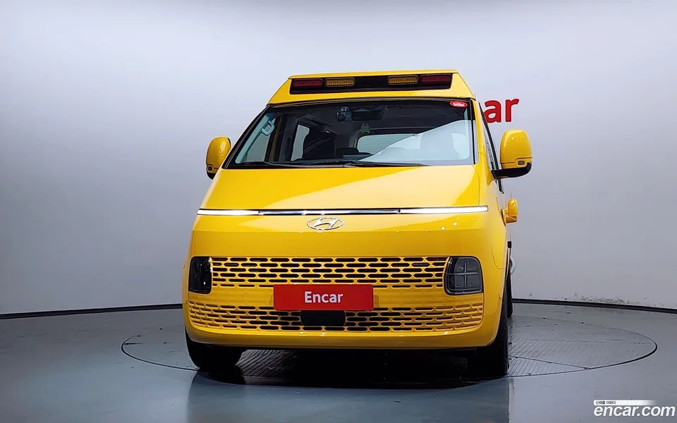 Hyundai Staria L3.5 2023 — thumbnail 3