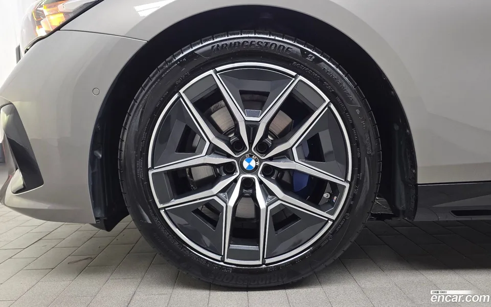 BMW 5 Series 520i M 2025 — миниатюра 5