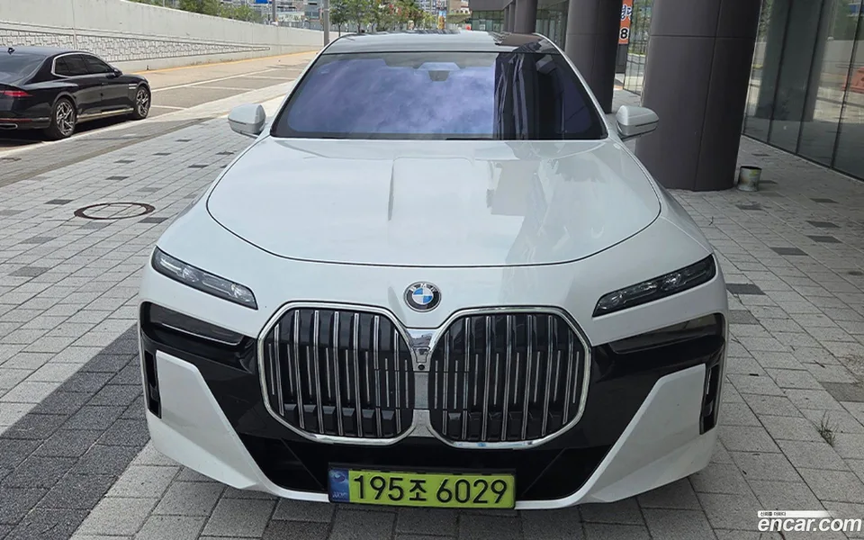 BMW 7 Series 740i xDrive M 2024 — фото 1, купить с доставкой в Москву