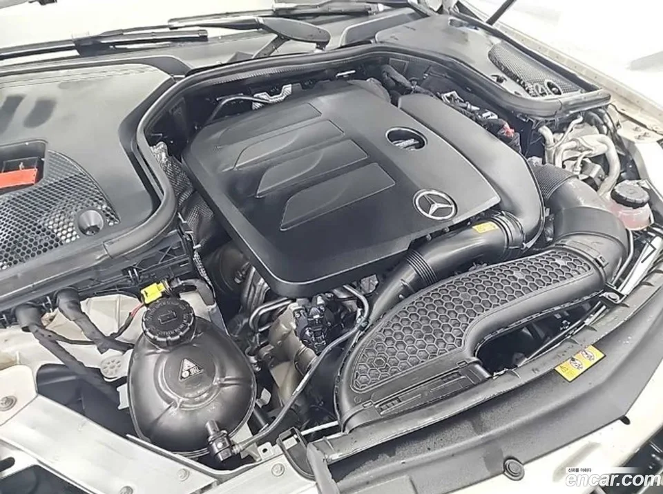Mercedes-Benz E-Class E350 4MATIC AMG Line 2022 — thumbnail 2
