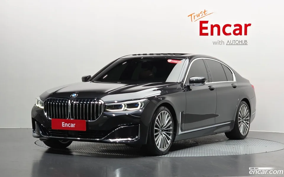 BMW 7 Series 740i 2022 — photo 1, buy with delivery to Moscow