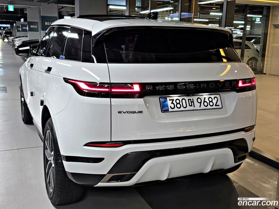 Land Rover Range Rover Evoque P250 SE 2025 — thumbnail 2