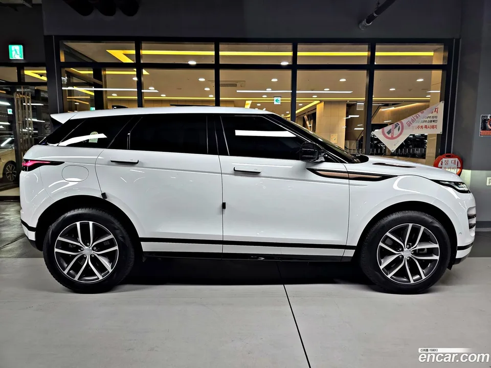 Land Rover Range Rover Evoque P250 SE 2025 — thumbnail 3