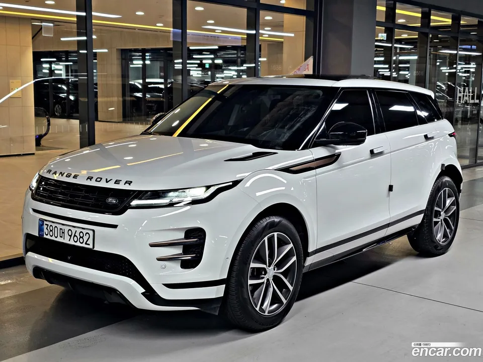 Land Rover Range Rover Evoque P250 SE 2025 — photo 1, buy with delivery to Moscow