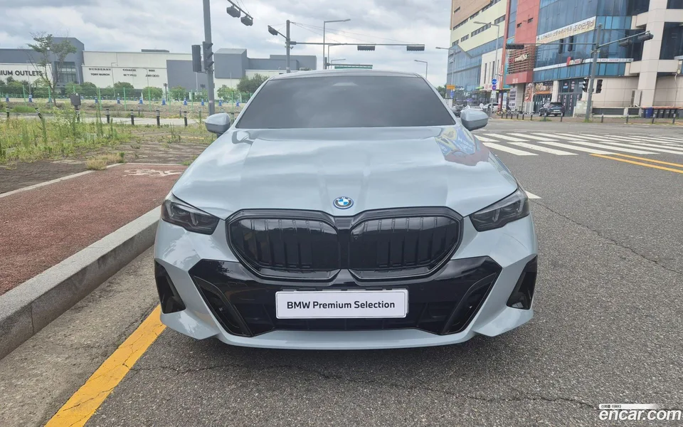 BMW 5 Series 530e 2026 — миниатюра 3